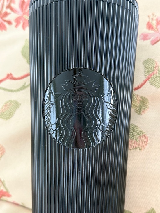 Brand New ~ Starbucks 24 oz. Black Ribbed Travel Cup Tumbler w/Straw Siren Logo - Picture 2 of 6